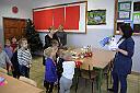 Grupa integracyjna - Kaczuszki zwiedza pracowni plastyczn w Szkole Podsatawowej Nr 1