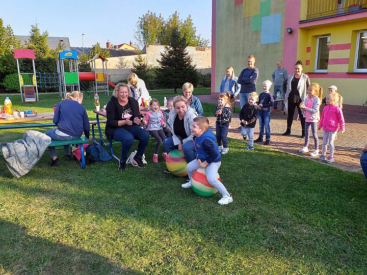 Przedszkole Nr 1 Tomaszów Lubelski Roztocze moja mała ojczyzna - Zabawy z rodzicami w plenerze u Puchatków