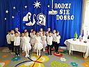 Rodzi si Dobro - witeczny wystp dzieci z grupy V - Pszczki