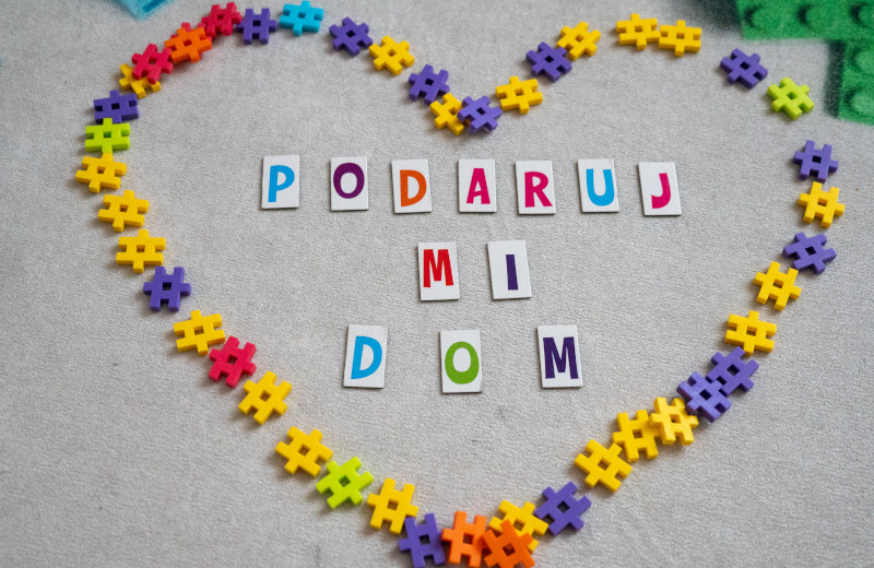 „Podaruj mi dom” – Kampania Powiatowego Centrum Pomocy Rodzinie na rzecz rodzicielstwa zastępczego
