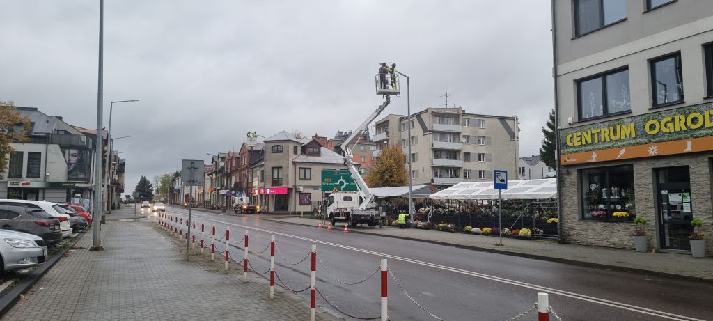 Trwają roboty budowlane i montażowe przedsięwzięcia pn. Modernizacja oświetlenia ulicznego na terenie Miasta Tomaszów Lubelski