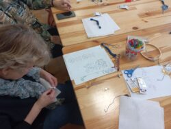 Warsztaty haftu w muzeum
