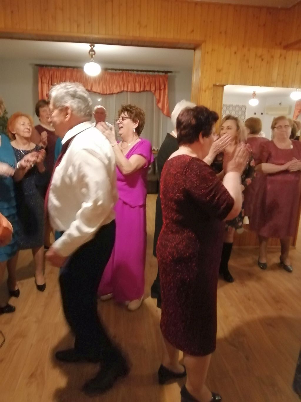 Zabawa karnawałowa słuchaczy UTW