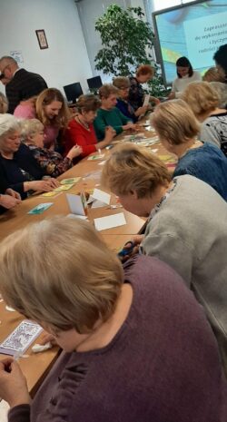 SCRAPBOOKING - poznaj tajniki projektowania i zdobienia. Twórcze warsztaty dla słuchaczy UTW