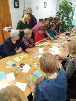 SCRAPBOOKING - poznaj tajniki projektowania i zdobienia. Twórcze warsztaty dla słuchaczy UTW