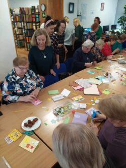 SCRAPBOOKING - poznaj tajniki projektowania i zdobienia. Twórcze warsztaty dla słuchaczy UTW