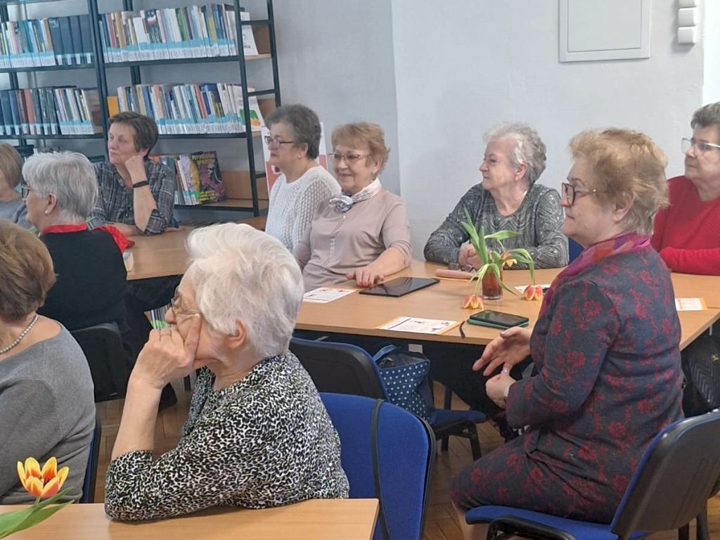 Warsztaty "Kreatywny Senior" w Bibliotece Pedagogicznej - mgr Elżbieta Rafalska i mgr Marta Sawiak-Laba