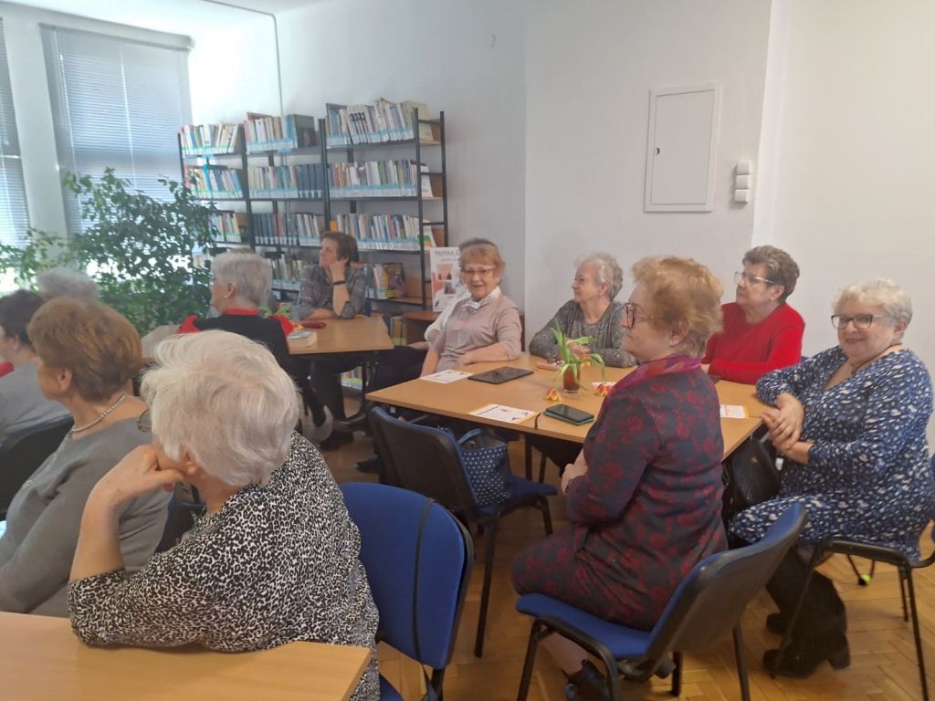 Warsztaty "Kreatywny Senior" w Bibliotece Pedagogicznej - mgr Elżbieta Rafalska i mgr Marta Sawiak-Laba
