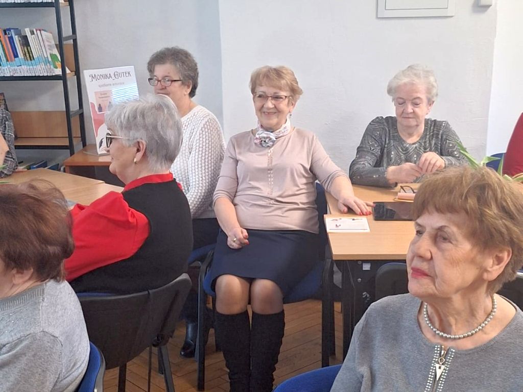 Warsztaty "Kreatywny Senior" w Bibliotece Pedagogicznej - mgr Elżbieta Rafalska i mgr Marta Sawiak-Laba