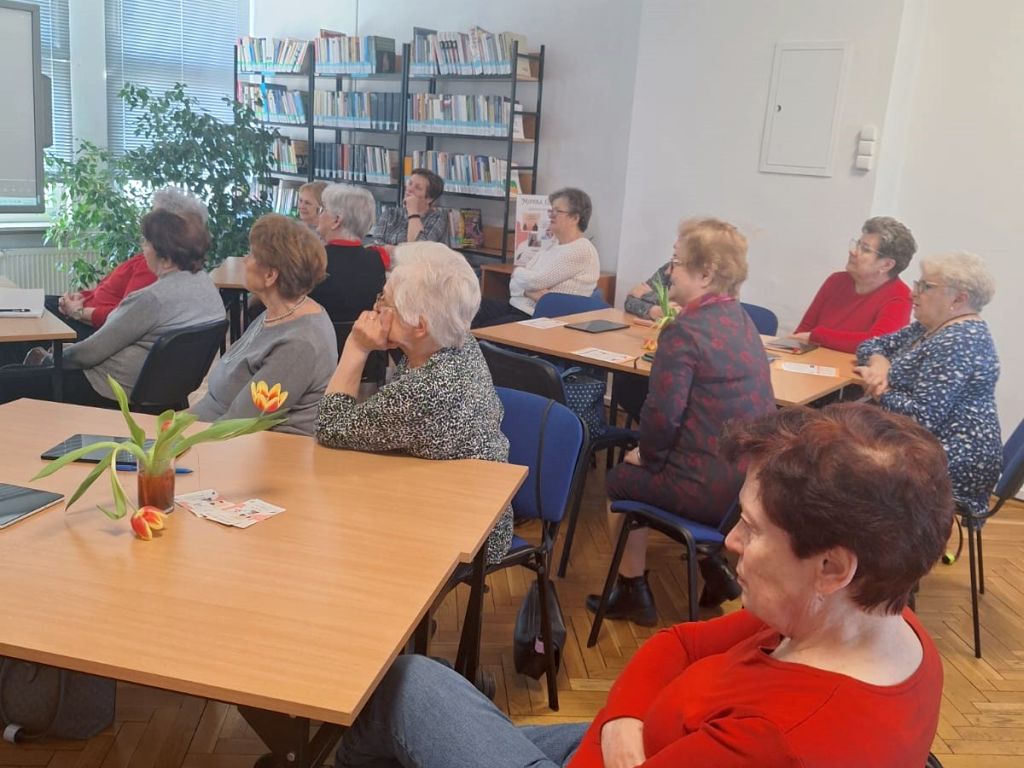 Warsztaty "Kreatywny Senior" w Bibliotece Pedagogicznej - mgr Elżbieta Rafalska i mgr Marta Sawiak-Laba