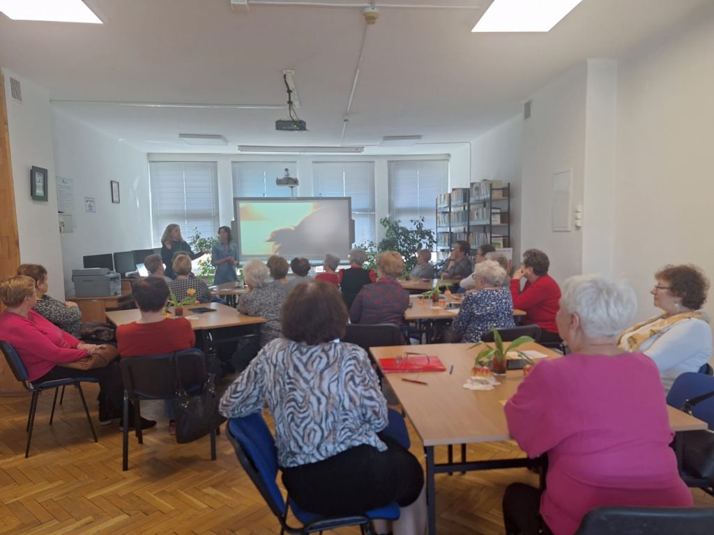 Warsztaty „Kreatywny Senior” w Bibliotece Pedagogicznej – mgr Elżbieta Rafalska i mgr Marta Sawiak-Laba