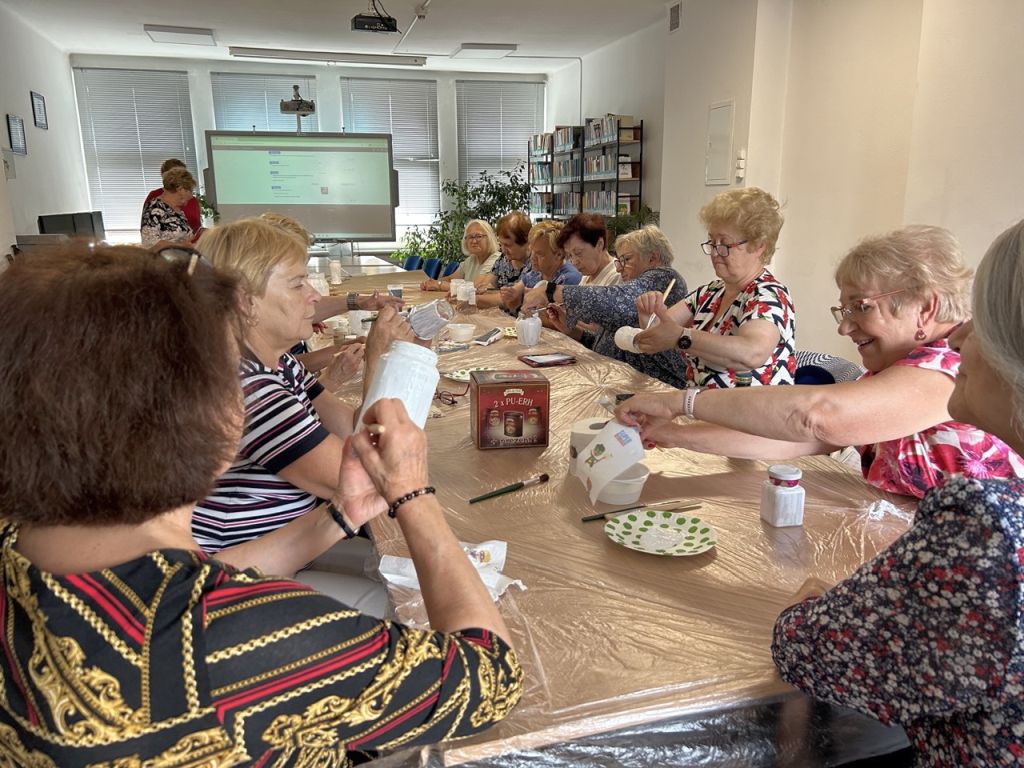 Decoupage - warsztaty zdobienia  wazoników