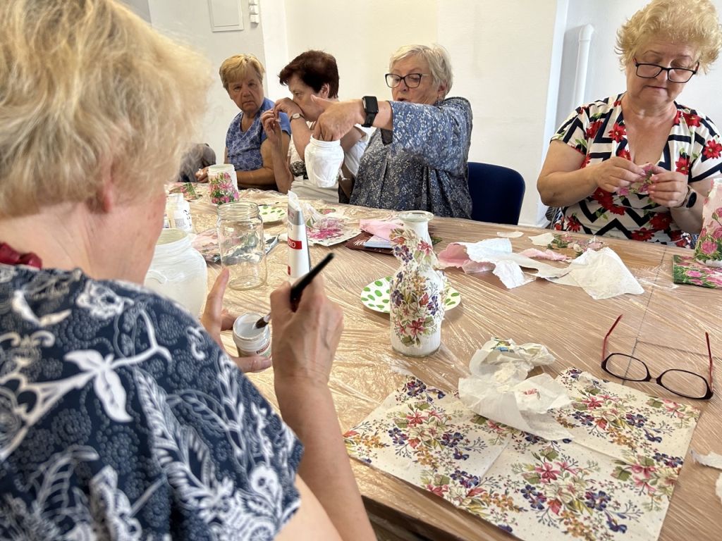 Decoupage - warsztaty zdobienia  wazoników