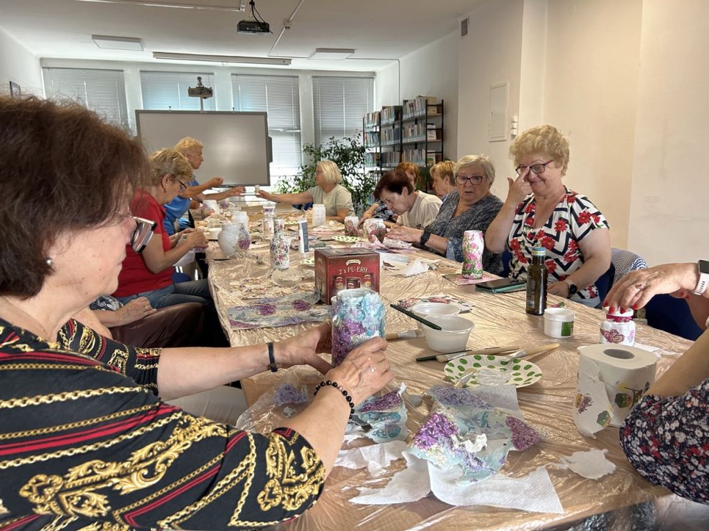 Decoupage – warsztaty zdobienia  wazoników