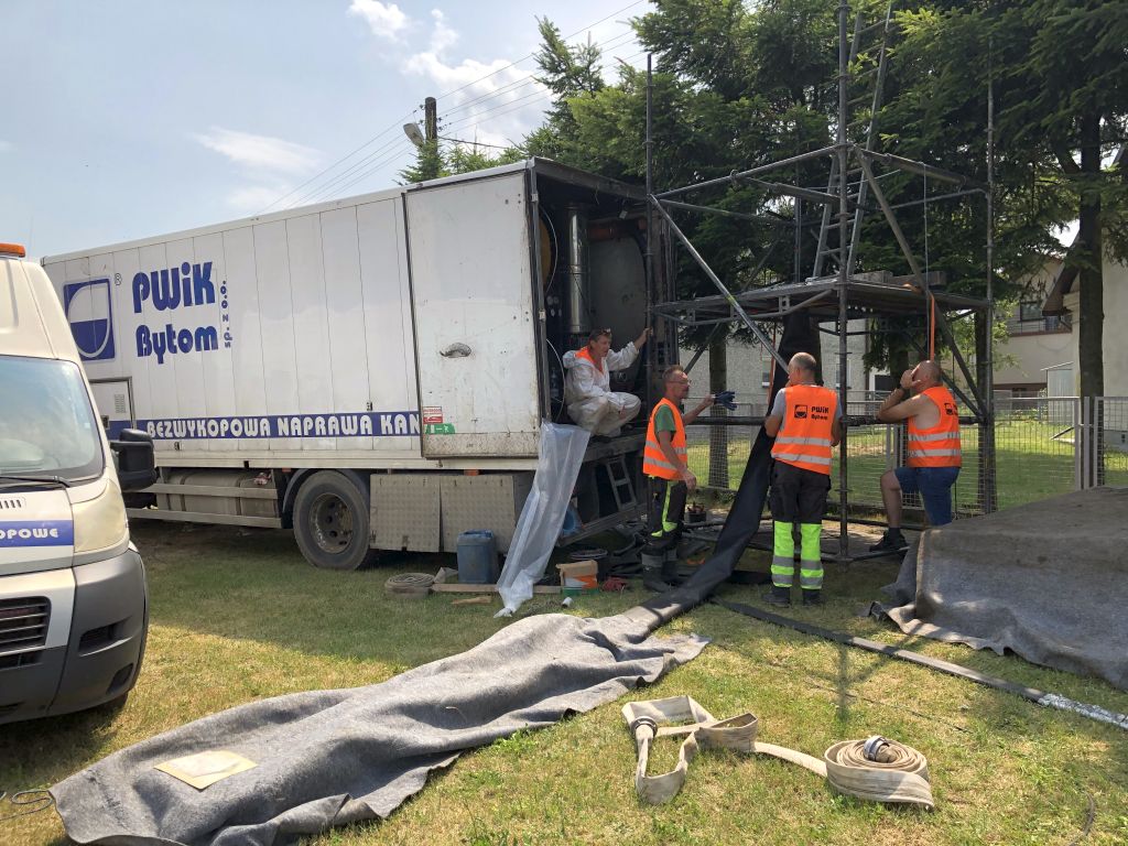 Rozpoczęto prace związane z remontem kanalizacji sanitarnej na terenie Miasta Tomaszów Lubelski w ramach realizacji zadania pn. „Transgraniczne Roztocze – ochrona kompleksu przyrodniczego poprzez poprawę gospodarki ściekowej w mieście Tomaszów Lubelski i gminie Solonka” w ramach Programu Interreg NEXT Polska – Ukraina 2021-2027