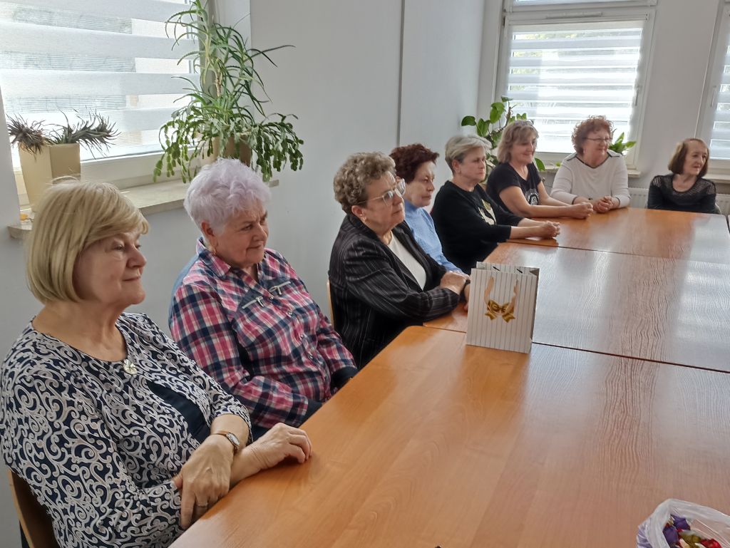 Warsztaty psychoedukacyjne dla seniorów-prowadzone przez psychologów z Poradni Psychologiczno-Pedagogicznej mgr Renatę Matej oraz mgr Karolinę Joniec