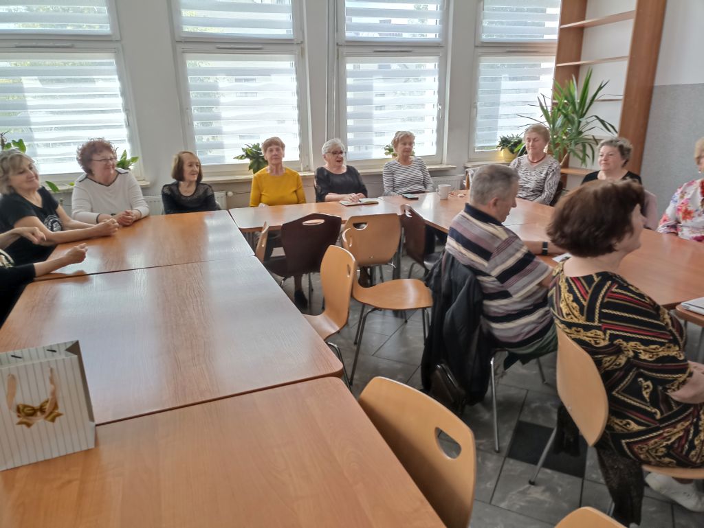 Warsztaty psychoedukacyjne dla seniorów-prowadzone przez psychologów z Poradni Psychologiczno-Pedagogicznej mgr Renatę Matej oraz mgr Karolinę Joniec