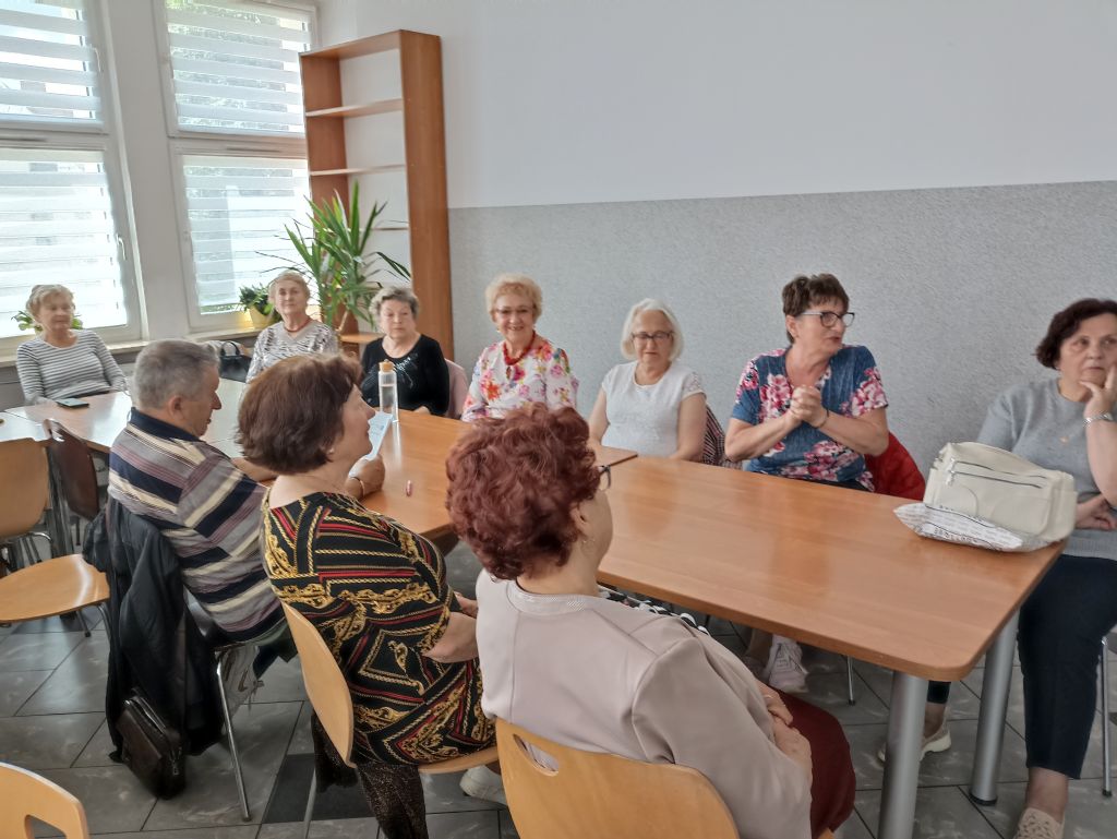 Warsztaty psychoedukacyjne dla seniorów-prowadzone przez psychologów z Poradni Psychologiczno-Pedagogicznej mgr Renatę Matej oraz mgr Karolinę Joniec
