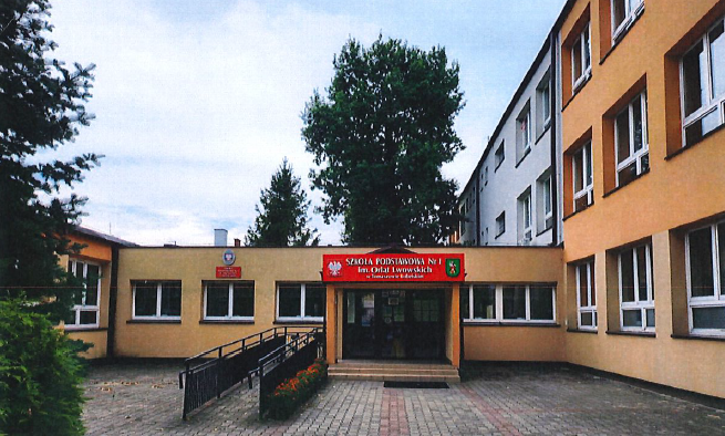 Podpisanie umowy na wymianę stolarki okiennej i drzwiowej w Szkole Podstawowej nr 1